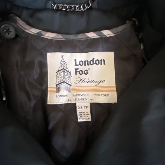London Fog Fully Lined Raincoat XS Black Excellent Condition - Picture 3 of 15